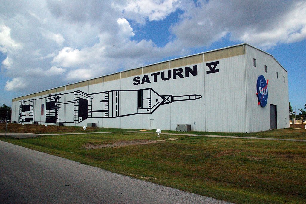 1024px-Saturn_V_building_Johnson_Space_Center